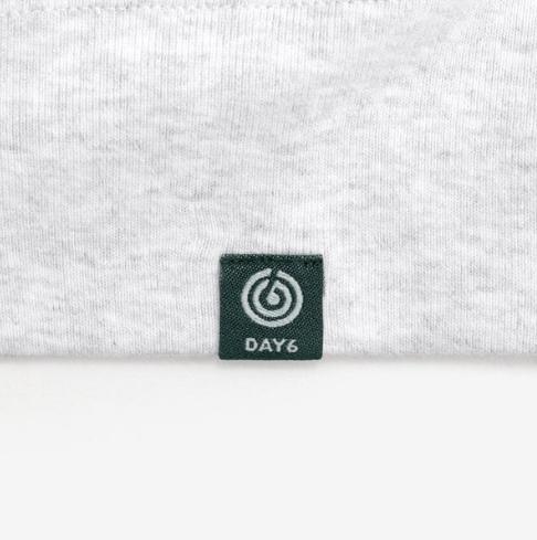 DAY6 - [FOREVER YOUNG] 3RD WORLD TOUR IN JAPAN OFFICIAL MD SWEAT SHIRT - Image 4