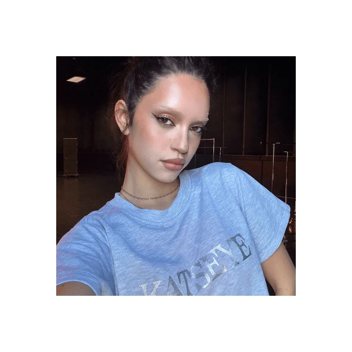 (PRE-ORDER) KATSEYE - [KATSEYE ESSENTIALS] OFFICIAL MD KATSEYE Gray Crop Tee