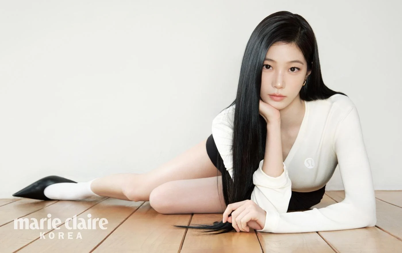 marie claire - 2026.06 KIM JI WON D Type - Image 6