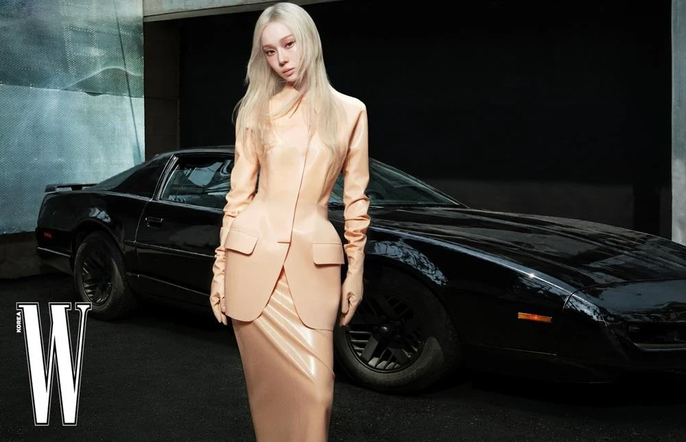 (PRE-ORDER) W - 2026 Vol. 7 LOUISE TROTTER D Type - Image 4